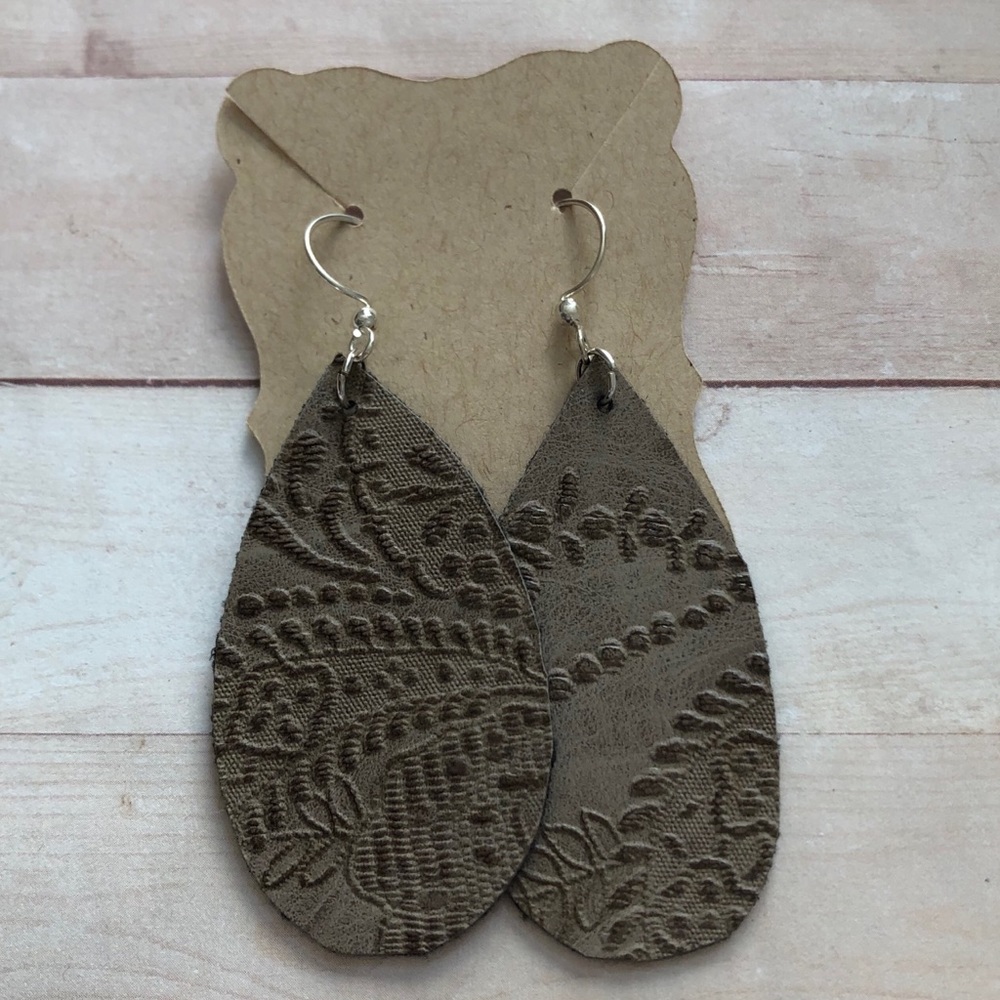 NWT Handcut textured brown teardrop earrings